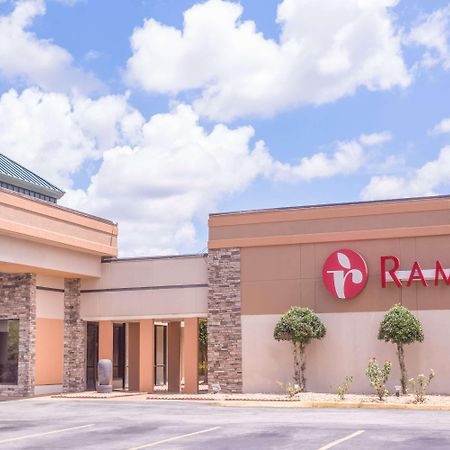 Ramada By Wyndham Macon Exterior foto