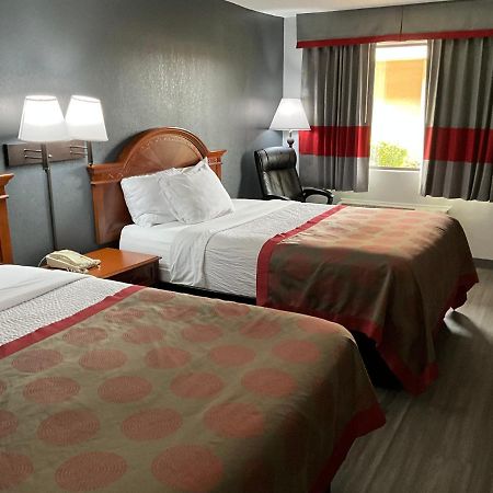 Ramada By Wyndham Macon Exterior foto