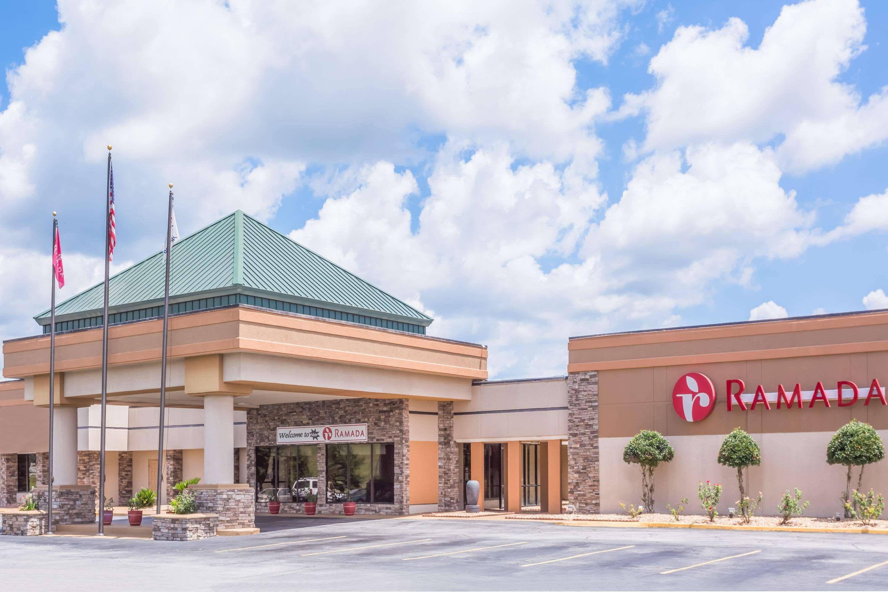 Ramada By Wyndham Macon Exterior foto