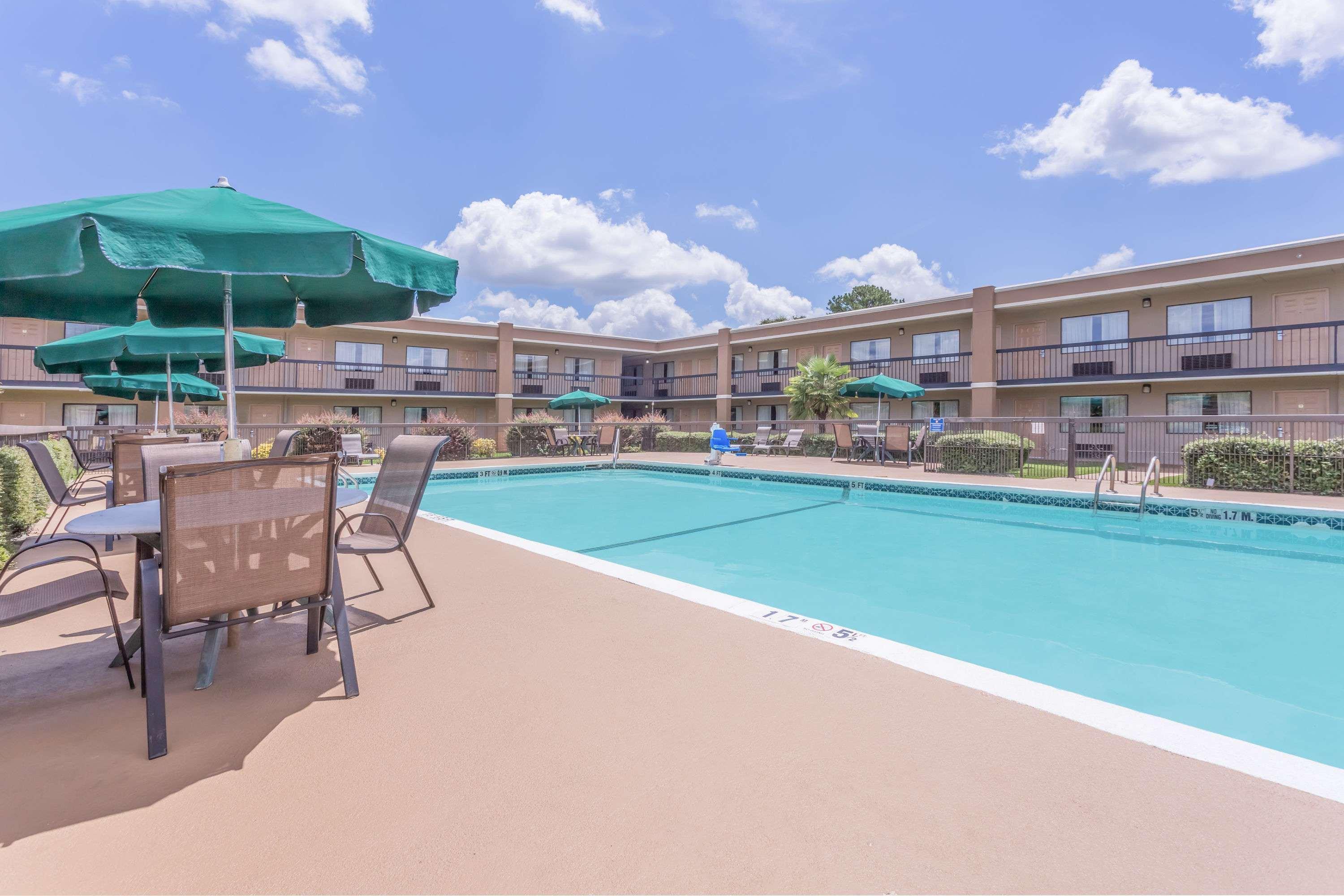 Ramada By Wyndham Macon Exterior foto