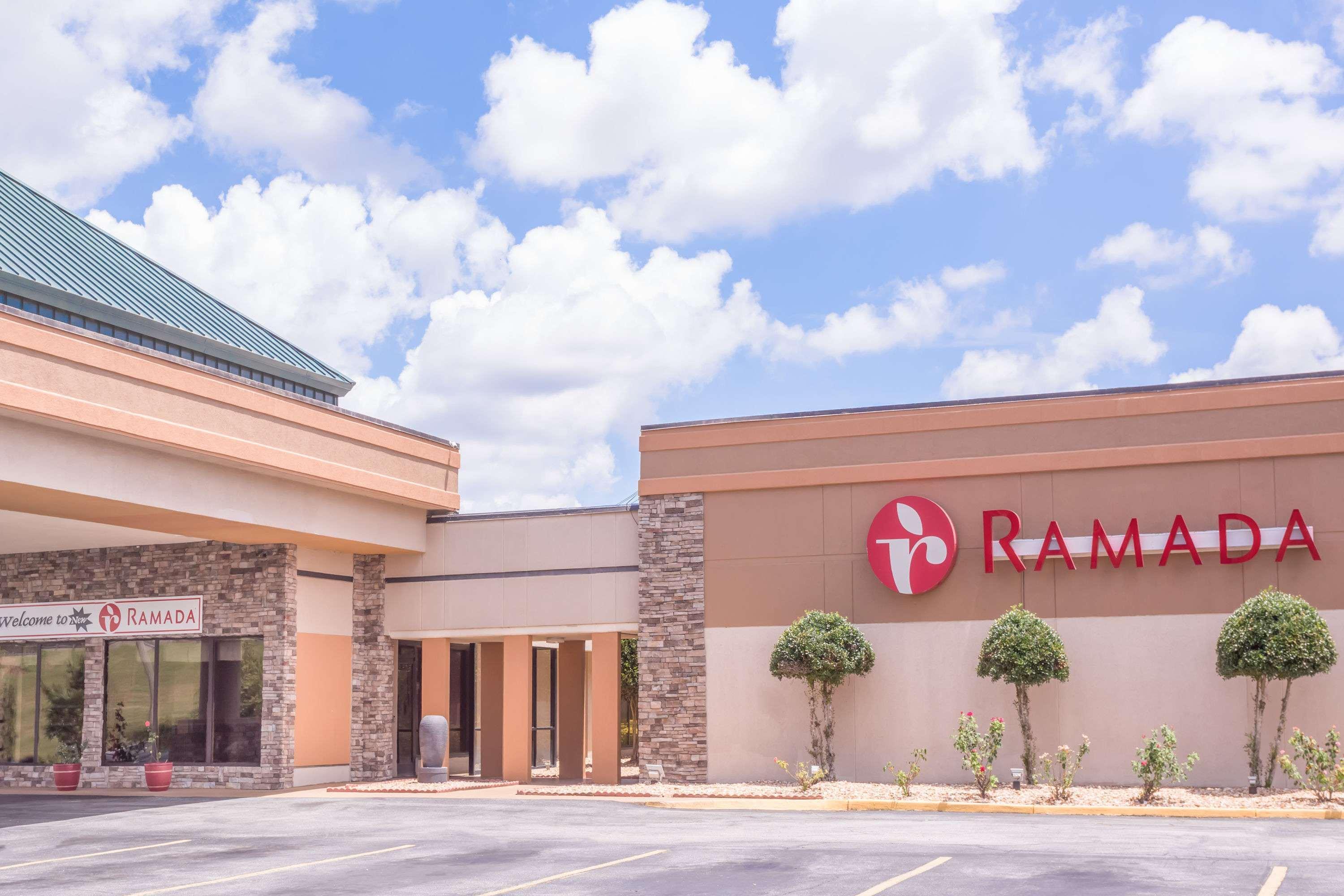 Ramada By Wyndham Macon Exterior foto