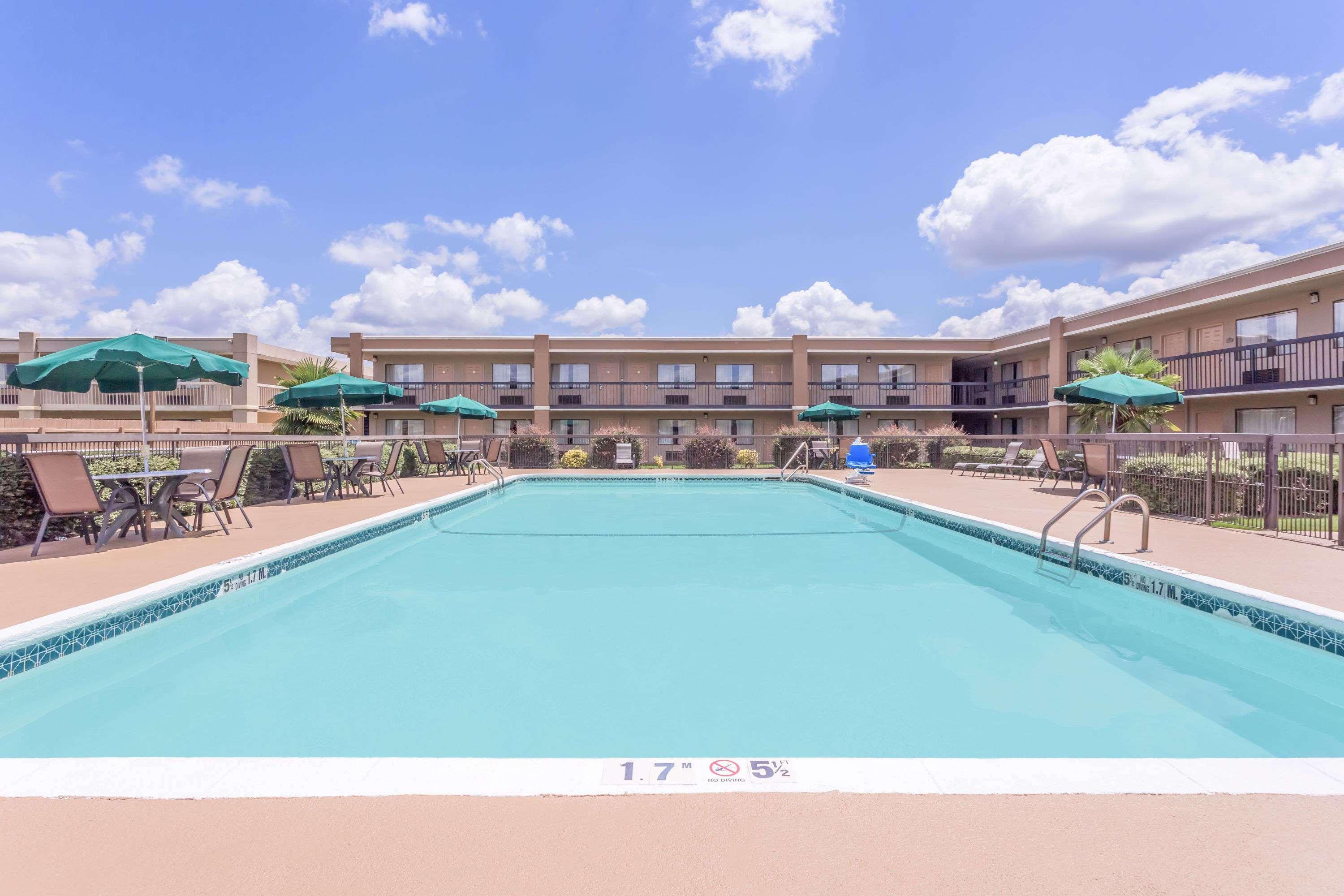 Ramada By Wyndham Macon Exterior foto