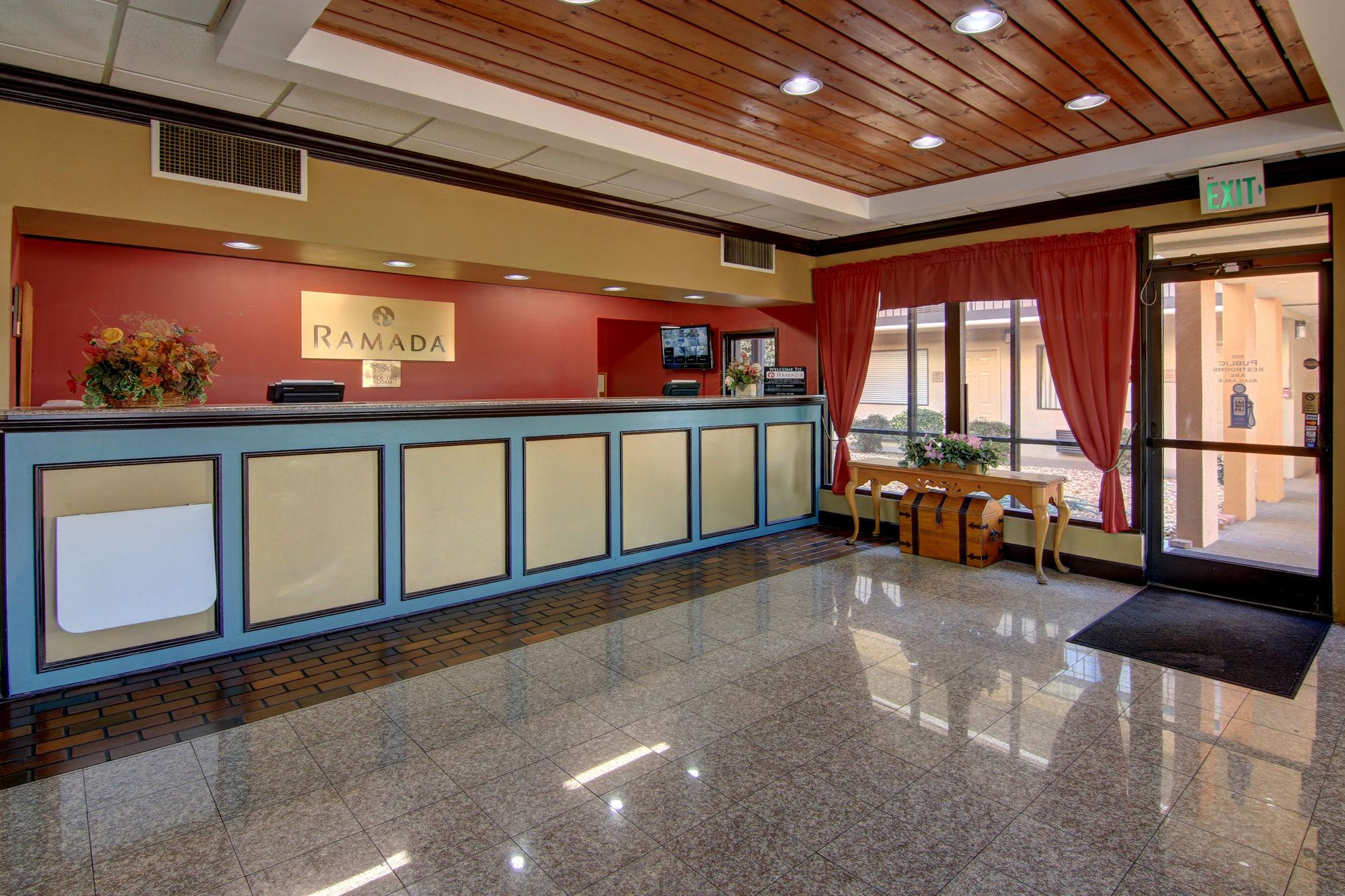 Ramada By Wyndham Macon Exterior foto