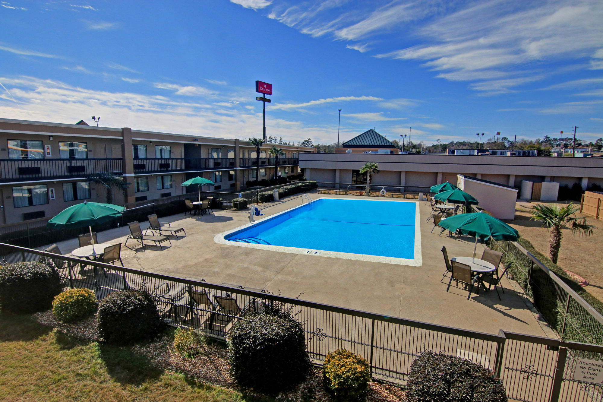 Ramada By Wyndham Macon Exterior foto
